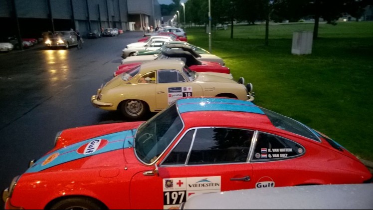 Dagverslag van de Tulpenrallye. Team AutoVandaag reed op dag 3 te laat weg en kwam te vroeg aan.