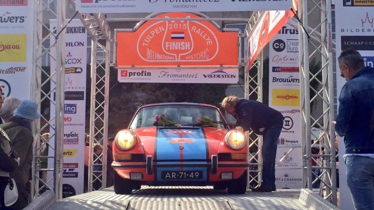 Tulpenrallye 2015 finish in Noordwijk. Team AutoVandaag behaalt de 37e plaats in het klassement Touring.