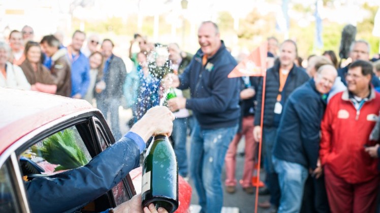 Tulpenrallye 2015 finish in Noordwijk. Team AutoVandaag behaalt de 37e plaats in het klassement Touring.