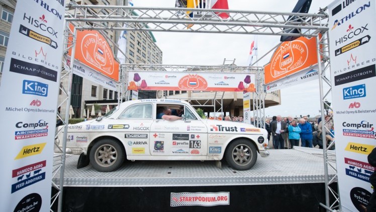 Tulpenrallye 2015 finish in Noordwijk. Team AutoVandaag behaalt de 37e plaats in het klassement Touring.