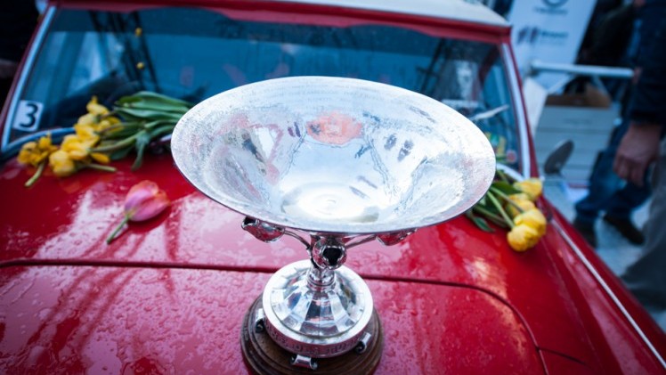 Tulpenrallye 2015 finish in Noordwijk. Team AutoVandaag behaalt de 37e plaats in het klassement Touring.
