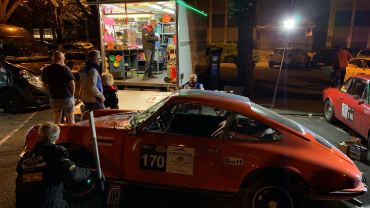 Equipe AutoVandaag doet mee met de 66ste editie van de Tulpenrallye en brengt regelmatig verslag uit.