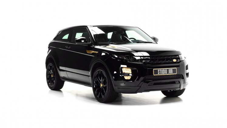 Range Rover Evoque onder handen bij Studio Job met Bronze en Black elementen.