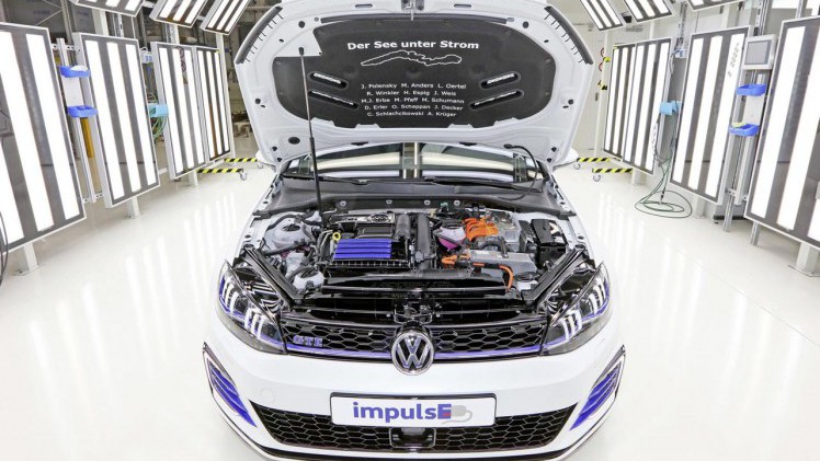 Tijdens het jaarlijkse GTI treffen aan de Wrthersee toont het team van Volkswagen twee concepts op basis van de Golf.