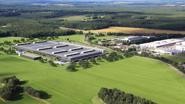 Daimler, het moederbedrijf van Mercedes-Benz, start met de productie van een tweede accufabriek in Duitsland. Daarmee kan het in accu's voorzien voor 10 elektrische modellen in 2025.