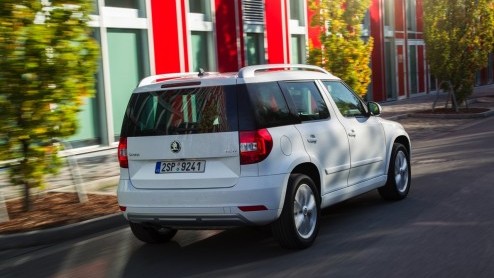 Autotest Skoda Yeti 1.6 TDI en 1.4 TSI Outdoor. De vernieuwde Yeti heeft twee gezichten gekregen en is nog iets luxer en slimmer ingericht.