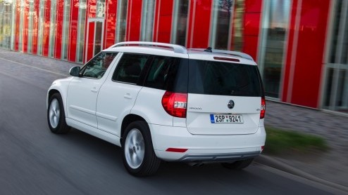Autotest Skoda Yeti 1.6 TDI en 1.4 TSI Outdoor. De vernieuwde Yeti heeft twee gezichten gekregen en is nog iets luxer en slimmer ingericht.