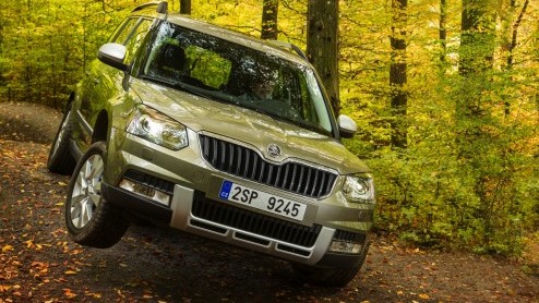 Autotest Skoda Yeti 1.6 TDI en 1.4 TSI Outdoor. De vernieuwde Yeti heeft twee gezichten gekregen en is nog iets luxer en slimmer ingericht.