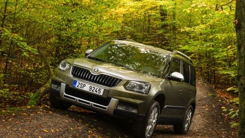 Autotest Skoda Yeti 1.6 TDI en 1.4 TSI Outdoor. De vernieuwde Yeti heeft twee gezichten gekregen en is nog iets luxer en slimmer ingericht.