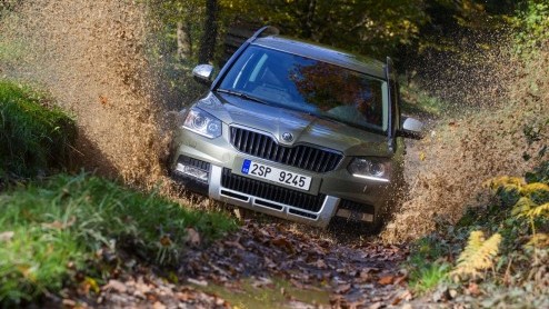 Autotest Skoda Yeti 1.6 TDI en 1.4 TSI Outdoor. De vernieuwde Yeti heeft twee gezichten gekregen en is nog iets luxer en slimmer ingericht.