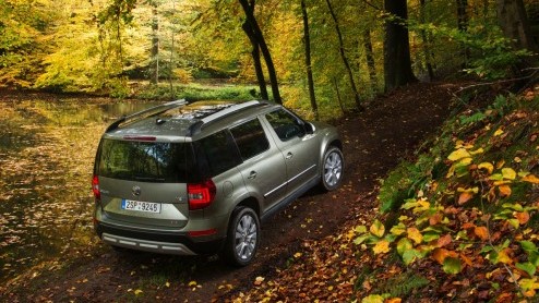 Autotest Skoda Yeti 1.6 TDI en 1.4 TSI Outdoor. De vernieuwde Yeti heeft twee gezichten gekregen en is nog iets luxer en slimmer ingericht.