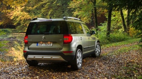 Autotest Skoda Yeti 1.6 TDI en 1.4 TSI Outdoor. De vernieuwde Yeti heeft twee gezichten gekregen en is nog iets luxer en slimmer ingericht.