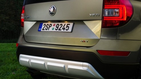 Autotest Skoda Yeti 1.6 TDI en 1.4 TSI Outdoor. De vernieuwde Yeti heeft twee gezichten gekregen en is nog iets luxer en slimmer ingericht.