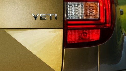 Autotest Skoda Yeti 1.6 TDI en 1.4 TSI Outdoor. De vernieuwde Yeti heeft twee gezichten gekregen en is nog iets luxer en slimmer ingericht.