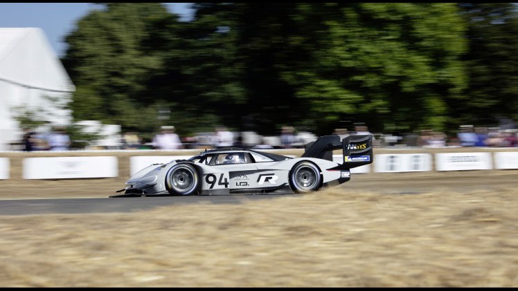 De Pikes Peak Volkswagen I.D. R was afgelopen weekend ook succesvol op de heuvelklim van Goodwood.