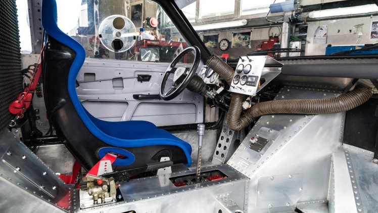 Een tweemotorige Volkswagen Golf komt dit jaar aan de start van de Pikes Peak heuvelklim.