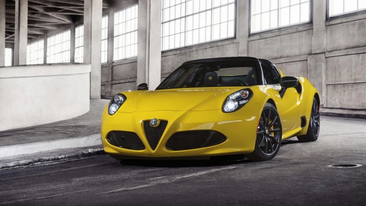 Langverwachte Alfa Romeo 4C Spider is los op de Detroit Auto Show 2015.