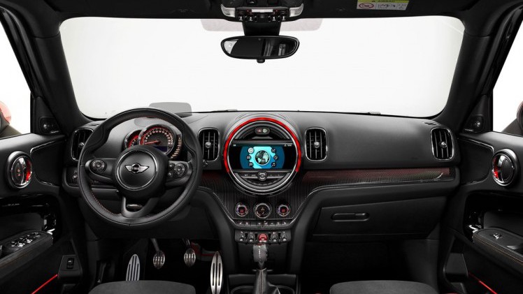 Mini onthult de sportieve uitvoering van de Countryman: de John Cooper Works. Ook dit sportmodel wordt bij ons in Nederland geproduceerd. De prijs is ook al bekend!
