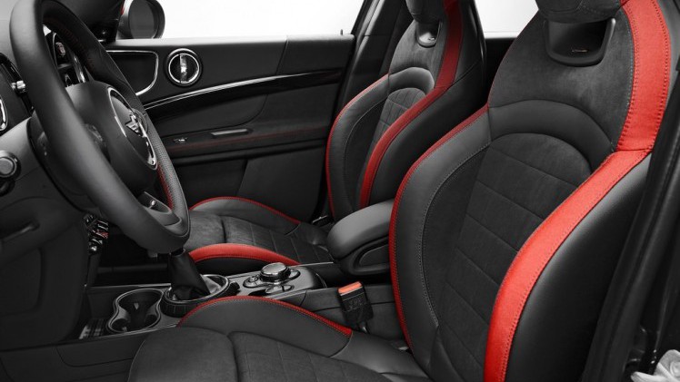 Mini onthult de sportieve uitvoering van de Countryman: de John Cooper Works. Ook dit sportmodel wordt bij ons in Nederland geproduceerd. De prijs is ook al bekend!