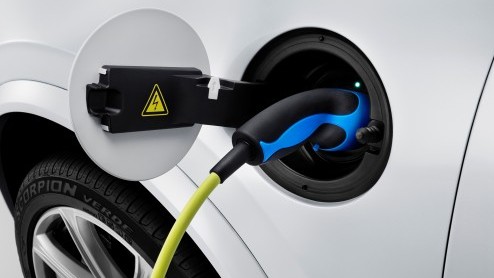 Nieuwe Volvo XC90 2015 wordt leverbaar met een keuze uit vijf motoren, waaronder een plug-in hybride op benzine.