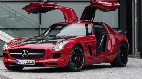 Mercedes-Benz neemt in stijl afscheid van de SLS AMG met een Final Edition. Deze uitzwaaieditie debuteert naast de S 65 AMG gelijktijdig op de Los Angeles Auto Show en de Tokyo Motor Show.