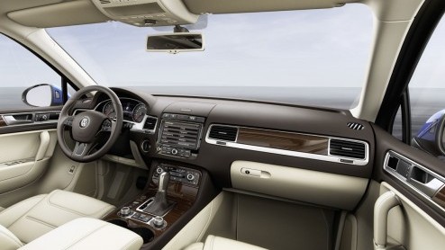 Vier jaar na zijn introductie is de Volkswagen Touareg vernieuwd. Op de Beijing Motor Show wordt de nieuweling aan het publiek onthuld.