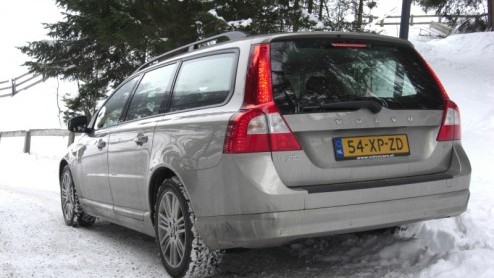 De tijd dat Volvo's nog associaties van logge tanks deed opwekken ligt al even achter ons. Zeker met de komst van de strak gelijnde V70 en S80 is het nieuwe tijdperk van Volvo over praktisch de gehele
