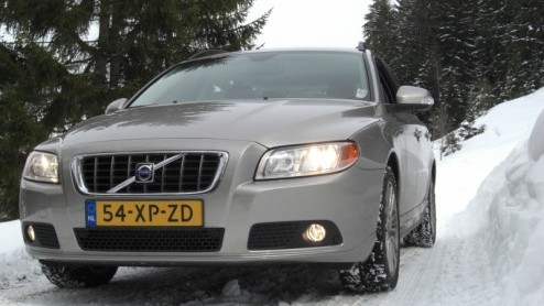 De tijd dat Volvo's nog associaties van logge tanks deed opwekken ligt al even achter ons. Zeker met de komst van de strak gelijnde V70 en S80 is het nieuwe tijdperk van Volvo over praktisch de gehele