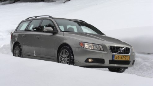 De tijd dat Volvo's nog associaties van logge tanks deed opwekken ligt al even achter ons. Zeker met de komst van de strak gelijnde V70 en S80 is het nieuwe tijdperk van Volvo over praktisch de gehele