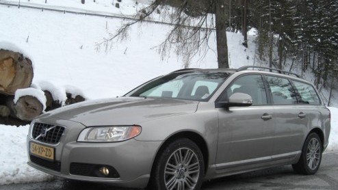 De tijd dat Volvo's nog associaties van logge tanks deed opwekken ligt al even achter ons. Zeker met de komst van de strak gelijnde V70 en S80 is het nieuwe tijdperk van Volvo over praktisch de gehele