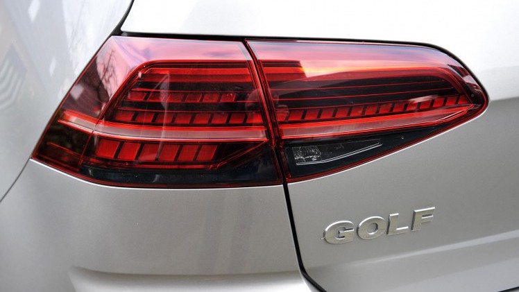 Volkswagen start met de levering van de nieuwe 1.5 TSI motor met cilinderuitschakeling en zeilfunctie in de Golf.