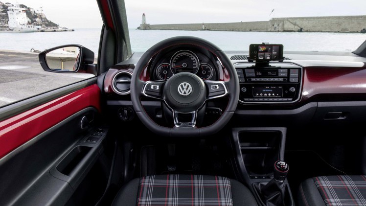 Volkswagen breidt de GTi-familie uit met de compacte Up! waarmee we in Zuid-Frankrijk een robbertje stuurden.