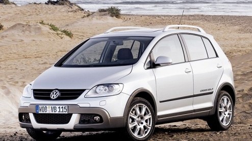 Volkswagen komt met informatie naar buiten over de speciale GTI en over de Crossgolf. Beide modellen zijn vanaf nu te bestellen bij de dealers.
