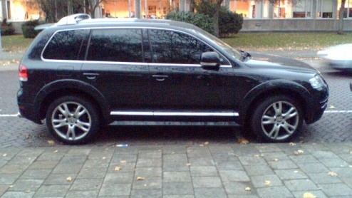 Ronnie heeft onze mailbox vol doen stromen met fotos van speciale autos die hij op straat tegen kwam. Hij heeft er een neusje voor lijkt het wel. Ronnie bedankt hiervoor!