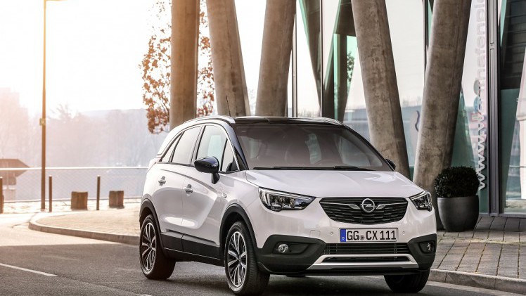 Opel heeft het motorenaanbod en de prijzen bekendgemaakt van de nieuwe Opel Crossland X. De vanafprijs blijft nipt onder de psychologische grens van 20.000 euro.