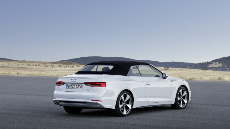 Audi heeft nu de vanafprijzen en standaarduitrusting van de nieuwe Audi A5 Cabriolet bekendgemaakt. In maart is de auto leverbaar en later in 2017 volgen meer motorenopties.