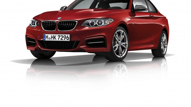 BMW vervangt M135i en M235i voor M140i en M240i met een nieuwe 340 pk sterke zescilindermotor.