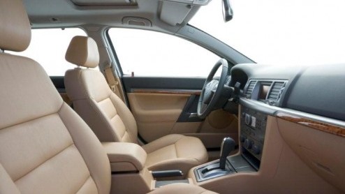 Nu de Opel Insignia glansrijk het stokje heeft overgenomen van de Vectra, is het tijd om deze Duitser uit te zwaaien. Opel heeft nog de nodige exemplaren staan, en die gaan prettig geprijsd van de han
