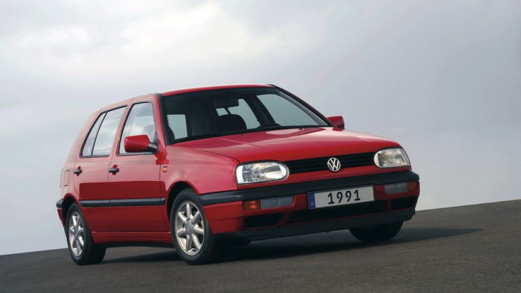 De Golf VII facelift is een feit! In 2017 krijgt de Golf 7 een opfriskuur met nieuwe uitrusting en andere motoren, maar de prijzen en verkoopstart vindt al plaats in 2016. Lees hier de details.