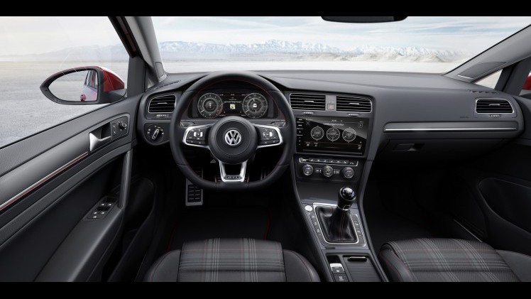De Golf VII facelift is een feit! In 2017 krijgt de Golf 7 een opfriskuur met nieuwe uitrusting en andere motoren, maar de prijzen en verkoopstart vindt al plaats in 2016. Lees hier de details.