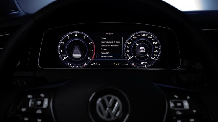 De Golf VII facelift is een feit! In 2017 krijgt de Golf 7 een opfriskuur met nieuwe uitrusting en andere motoren, maar de prijzen en verkoopstart vindt al plaats in 2016. Lees hier de details.