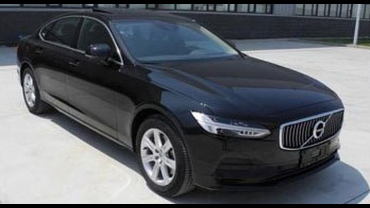 De verlengde Volvo S90L is gelekt dankzij eerste beelden. De T4-motor wordt nu ook in de V90 leverbaar. Ook een Excellence-interieur?