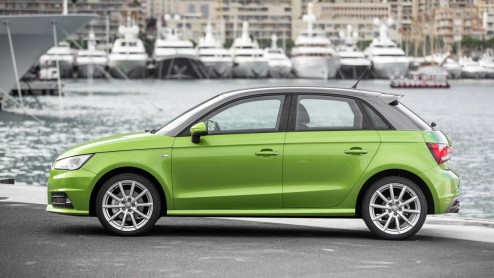 Rijtest Audi A1. In deze autotest rijden we met de vernieuwde Audi A1, die een facelift heeft gekregen en kan rekenen op de 1.0 TFSI driecilinder turbomotor.