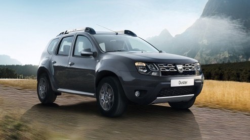 Dacia heeft een prijskaartje gehangen aan de vernieuwde Duster, die vanaf 1 november is te bestellen en vanaf begin december bij de dealer staat. De prijslijst start bij 16.990 euro.