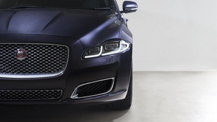 De Jaguar XJ facelift werd medio 2015 voorgesteld. Inmiddels weten we de prijzen en de uitvoeringen, voordat het model in januari 2016 de dealers aan doet.
