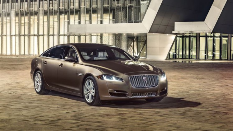 De Jaguar XJ facelift werd medio 2015 voorgesteld. Inmiddels weten we de prijzen en de uitvoeringen, voordat het model in januari 2016 de dealers aan doet.