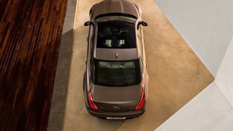 De Jaguar XJ facelift werd medio 2015 voorgesteld. Inmiddels weten we de prijzen en de uitvoeringen, voordat het model in januari 2016 de dealers aan doet.
