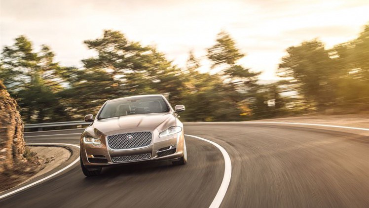 De Jaguar XJ facelift werd medio 2015 voorgesteld. Inmiddels weten we de prijzen en de uitvoeringen, voordat het model in januari 2016 de dealers aan doet.