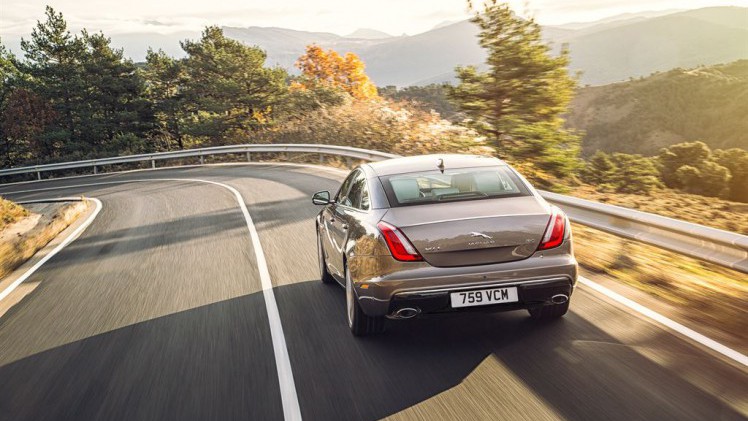 De Jaguar XJ facelift werd medio 2015 voorgesteld. Inmiddels weten we de prijzen en de uitvoeringen, voordat het model in januari 2016 de dealers aan doet.