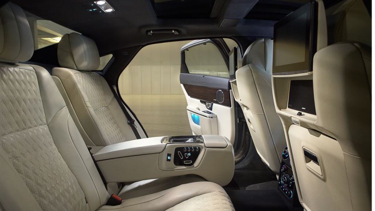 De Jaguar XJ facelift werd medio 2015 voorgesteld. Inmiddels weten we de prijzen en de uitvoeringen, voordat het model in januari 2016 de dealers aan doet.